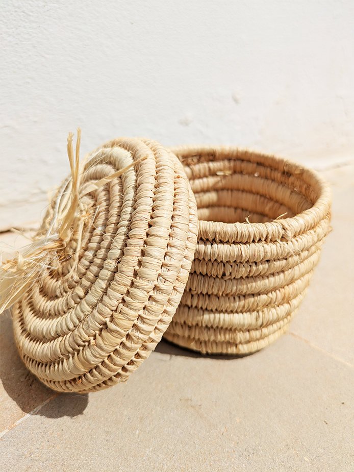 petit panier tressé avec couvercle petit panier tressé avec couvercle