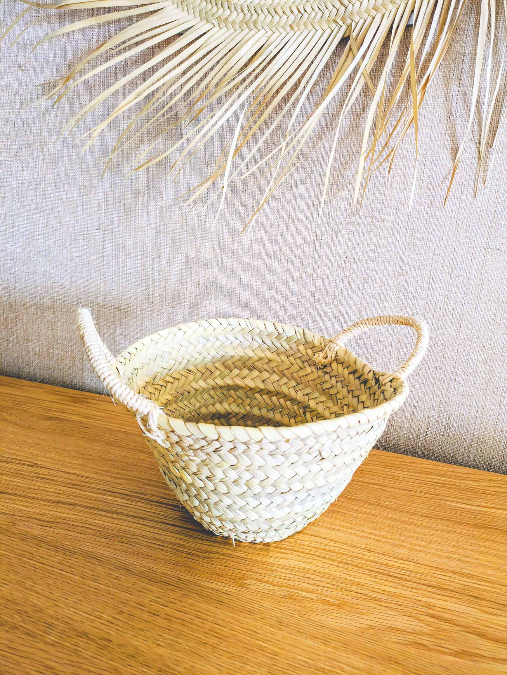 panier rond tressé en palmier avec anses panier rond tressé en palmier avec anses