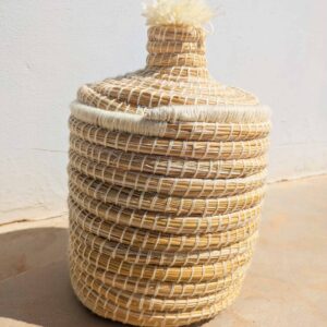 panier avec couvercle pompon blanc